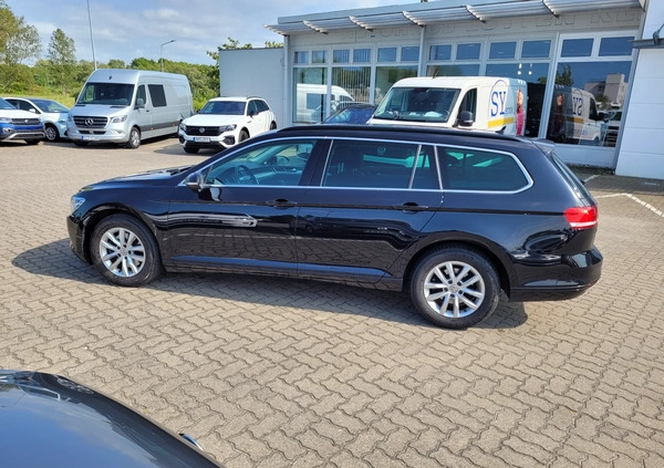 Volkswagen Passat cena 68500 przebieg: 162425, rok produkcji 2017 z Człuchów małe 56